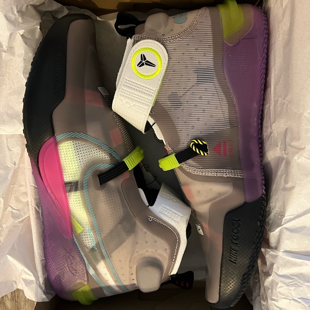 NWT men’s Nike Kobe AD NXT FF shoes. Size 10.5. Never been worn before.
